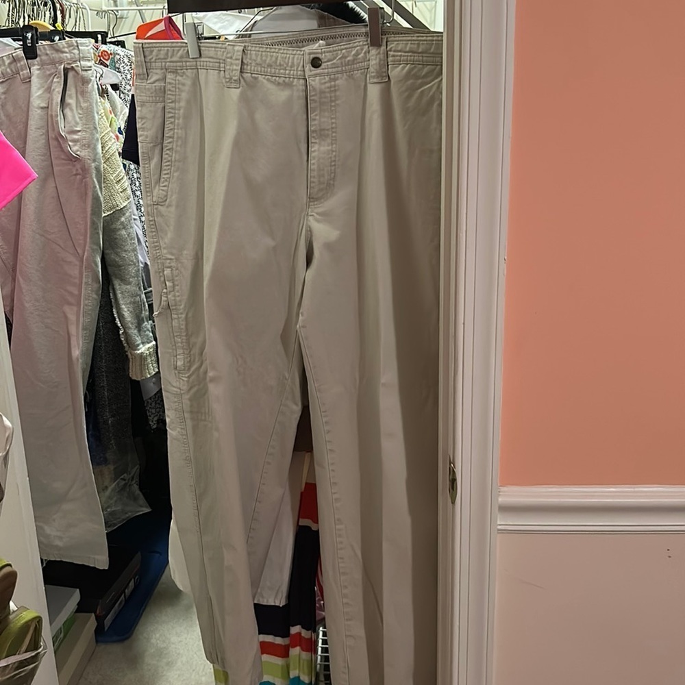 Men’s khaki pants